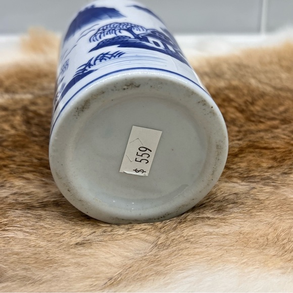 Blue and White Porcelain Chinoiserie Brush Pots Tulip Village Motif Vase 4.75” T - Picture 6 of 9